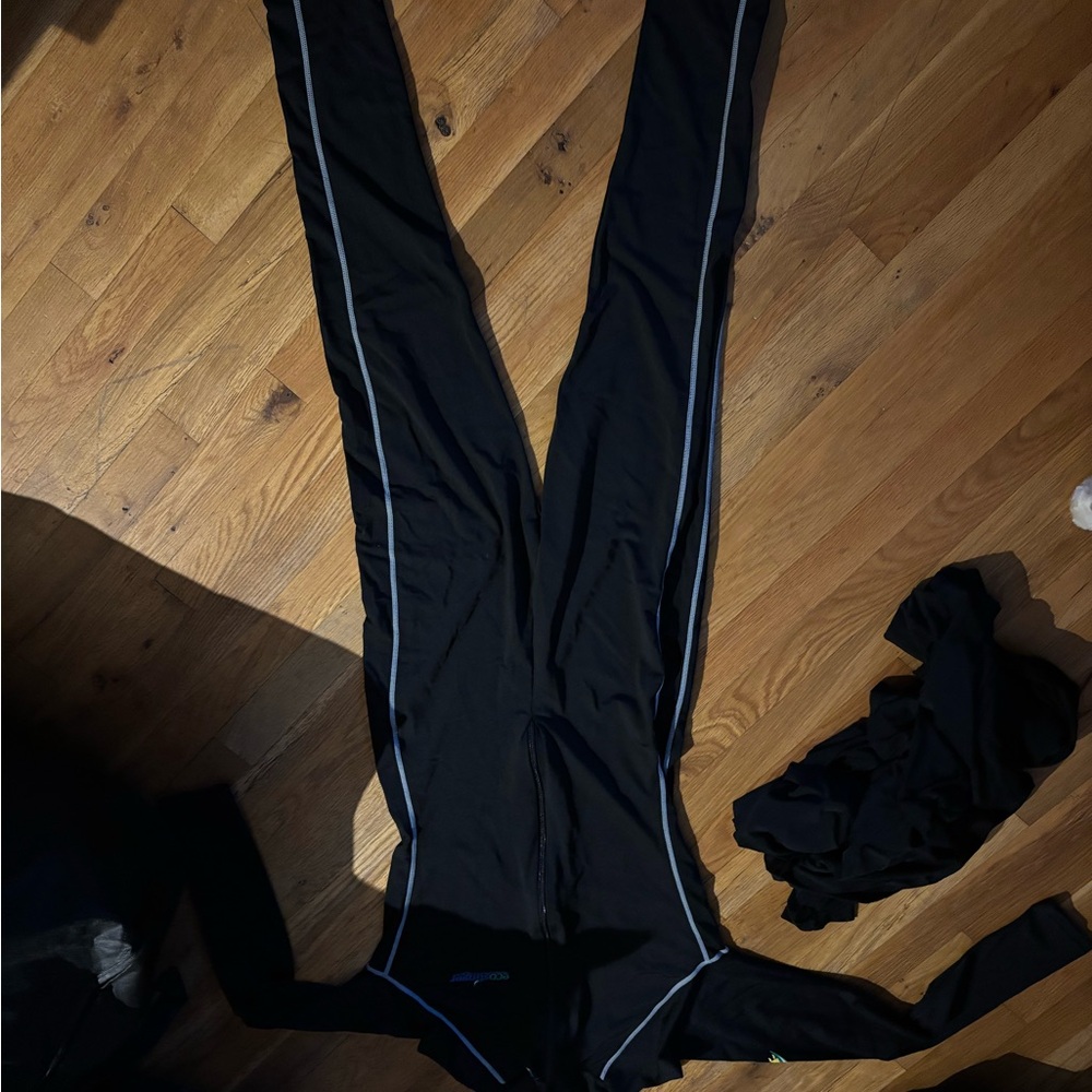Stinger suit for swimming with jellyfish